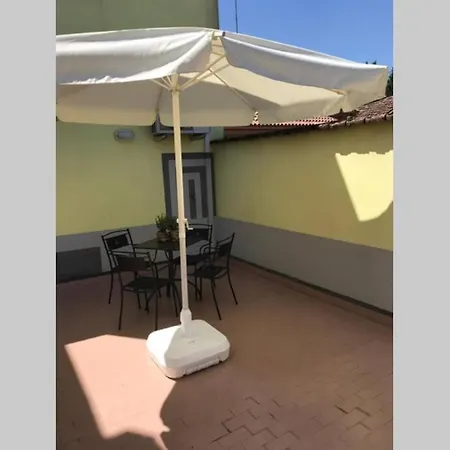 Daire Aperitivo In Terrazza Vicinissimo Al Centro.