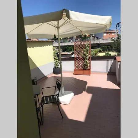 Aperitivo In Terrazza Vicinissimo Al Centro. Daire *