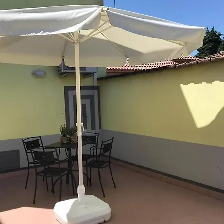 Aperitivo In Terrazza Vicinissimo Al Centro. Daire